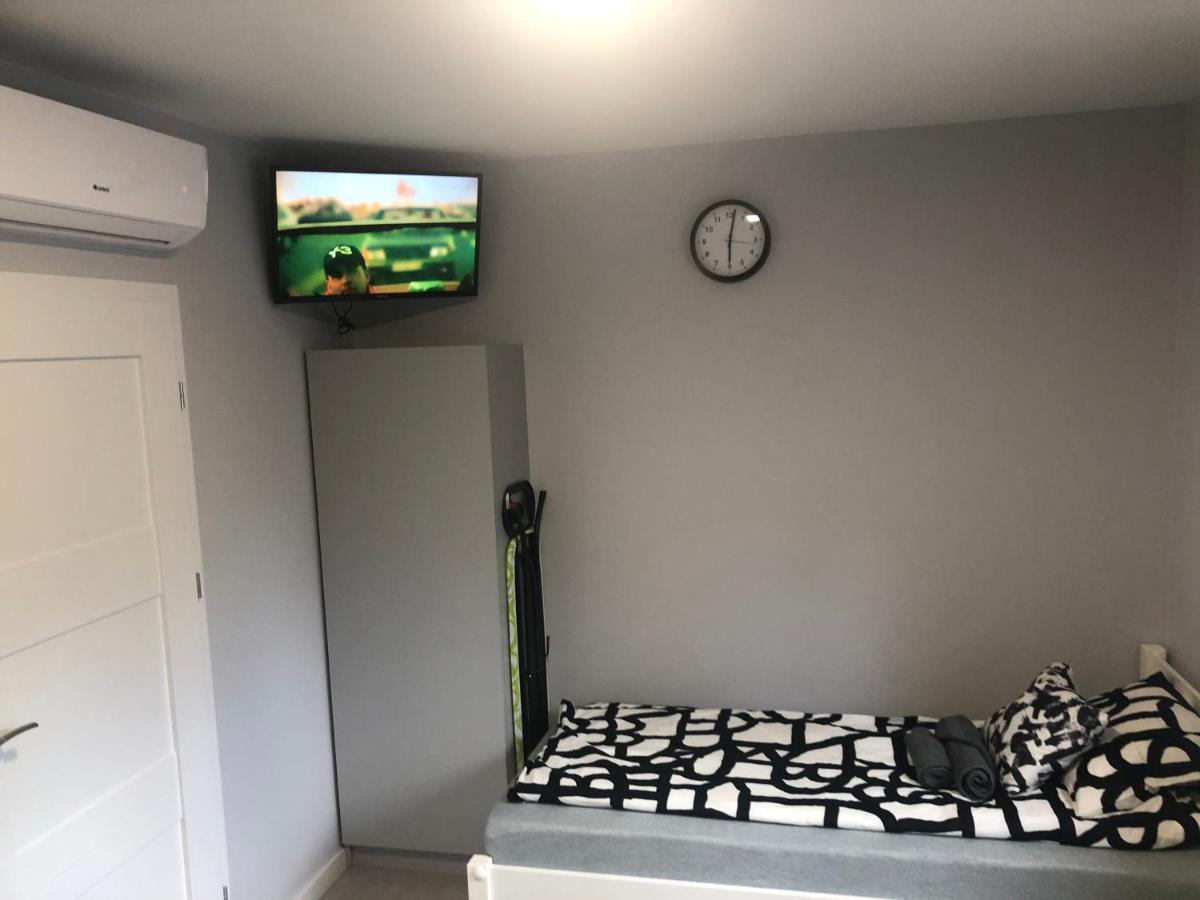 Klimatyzowane Apartamenty I Pokoje Przy Targach Kielce Exterior photo