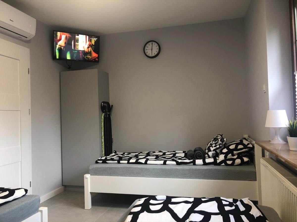 Klimatyzowane Apartamenty I Pokoje Przy Targach Kielce Exterior photo