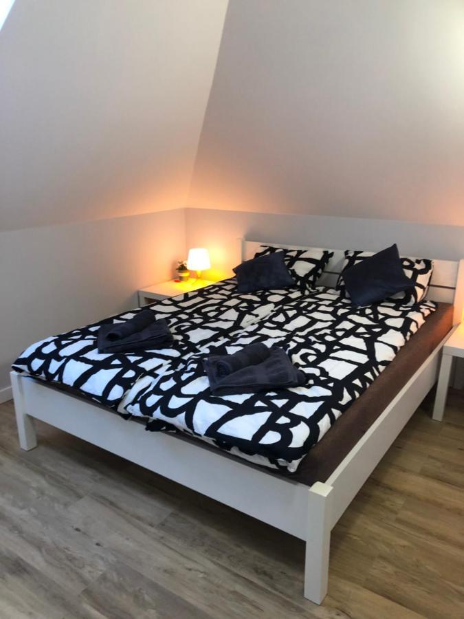 Klimatyzowane Apartamenty I Pokoje Przy Targach Kielce Exterior photo