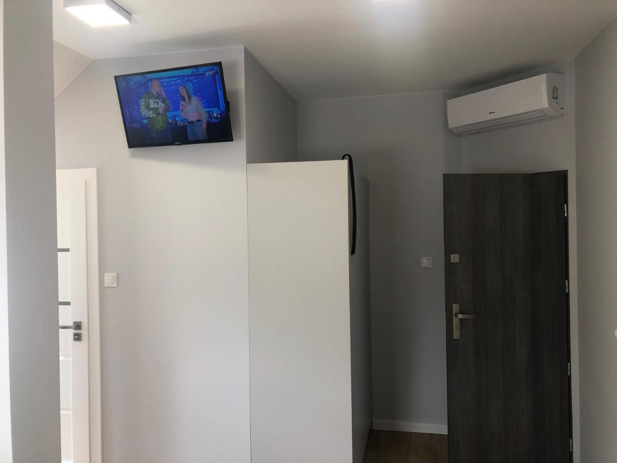 Klimatyzowane Apartamenty I Pokoje Przy Targach Kielce Exterior photo